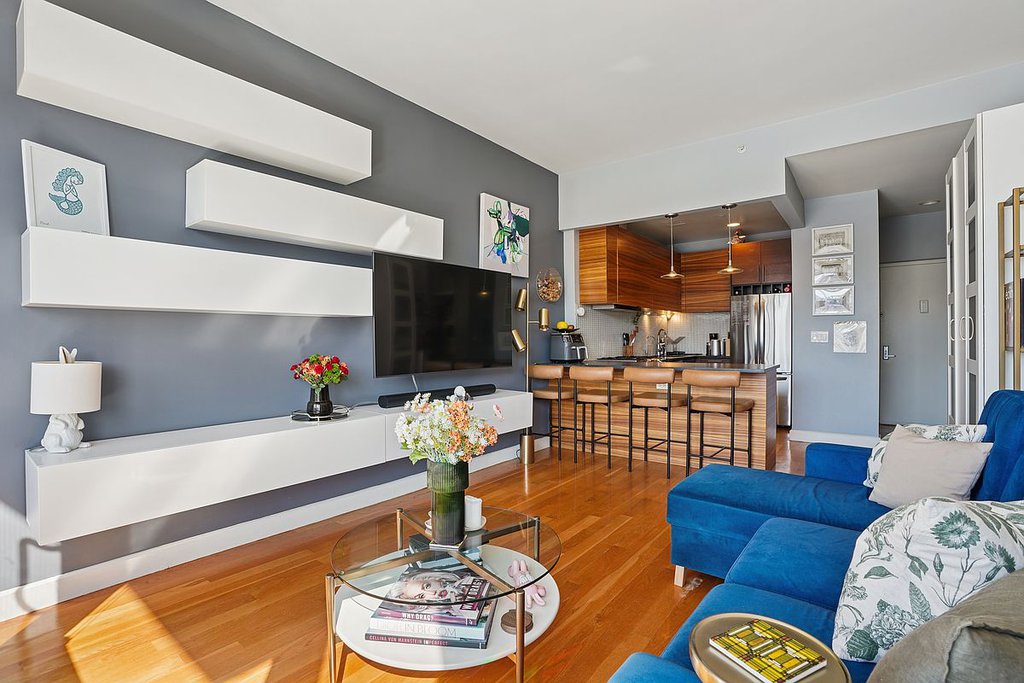 11-24 31st Avenue, Unit 6C photo 2