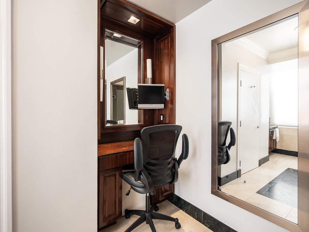 55 Wall Street, Unit 713 photo 5