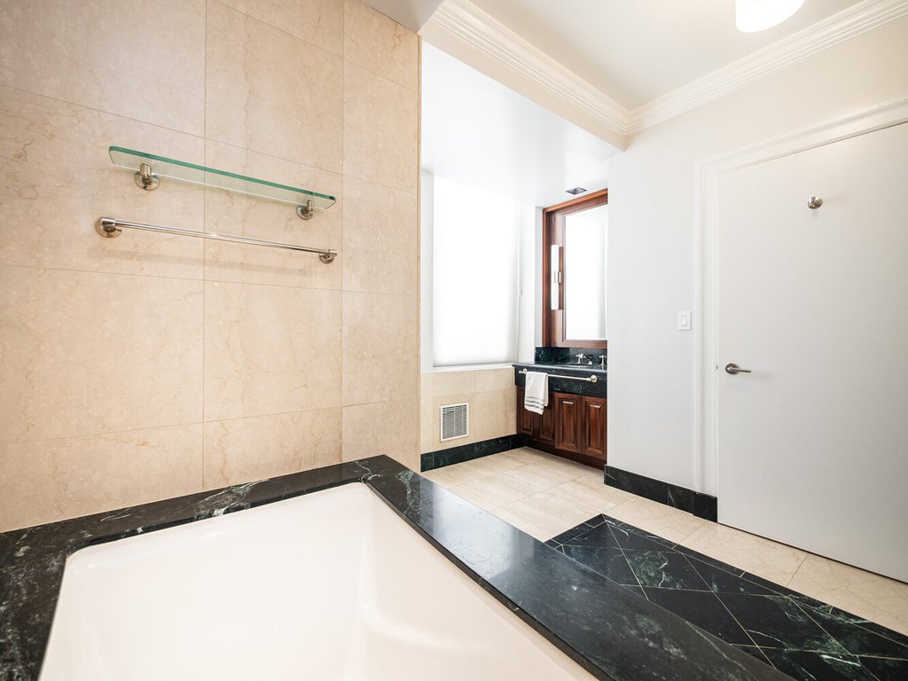 55 Wall Street, Unit 713 photo 7