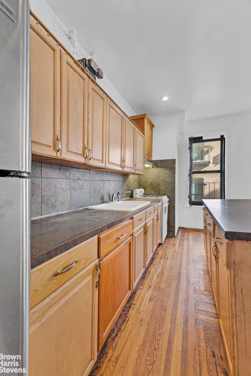 828 Gerard Avenue, Unit 2D photo 3