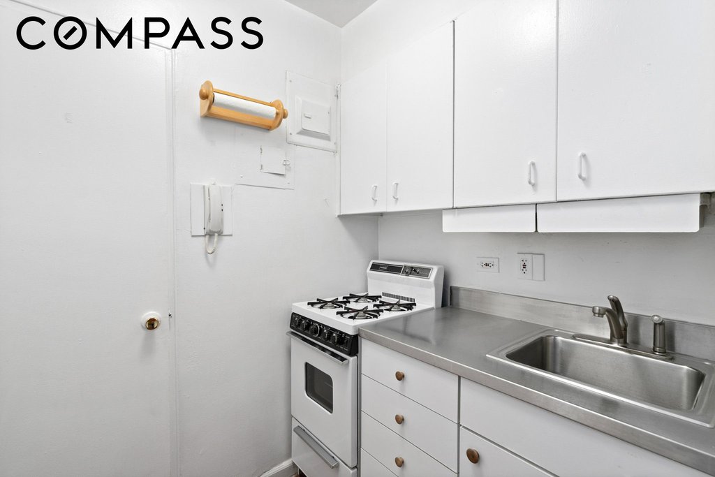 60 East 9th Street, Unit 235 photo 10