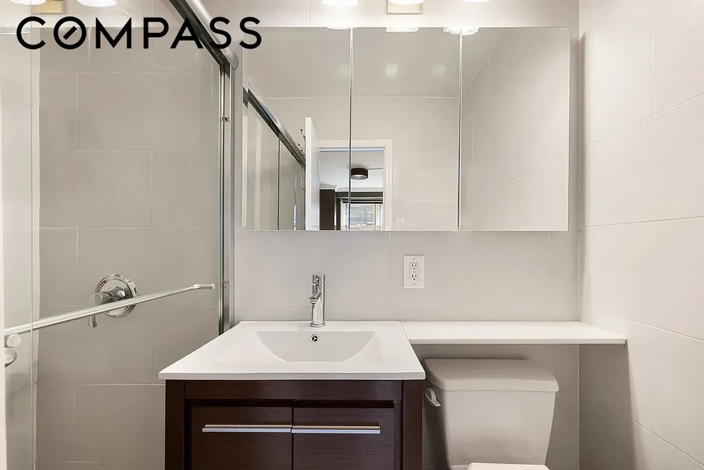 305 East 24th Street, Unit 3S photo 4