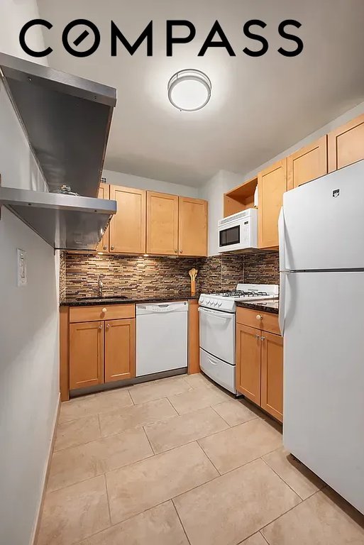 305 East 24th Street, Unit 3S photo 5