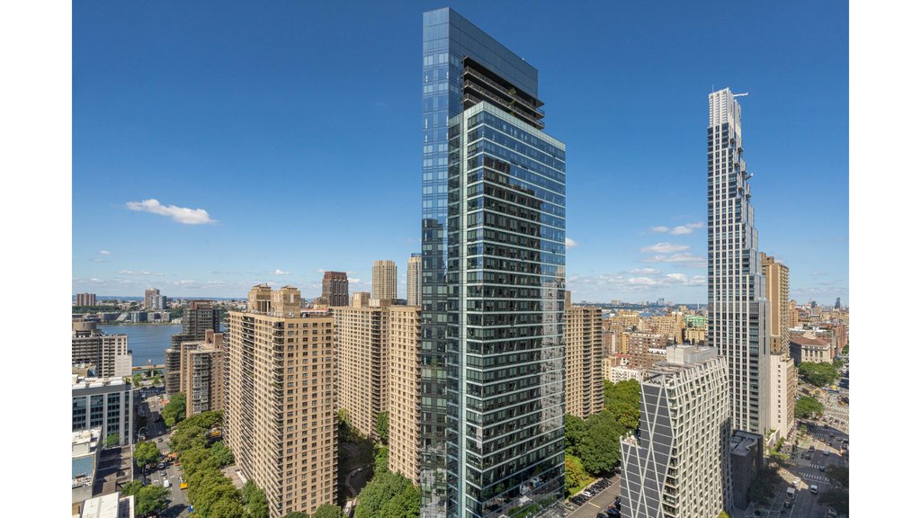 160 West 66th Street, Unit 29B photo 3