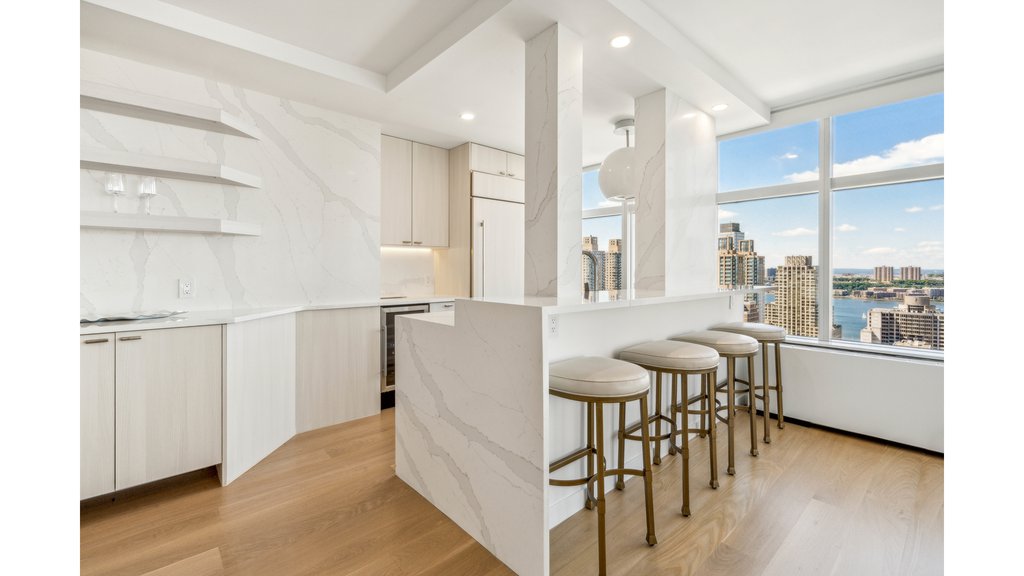 160 West 66th Street, Unit 29B photo 5