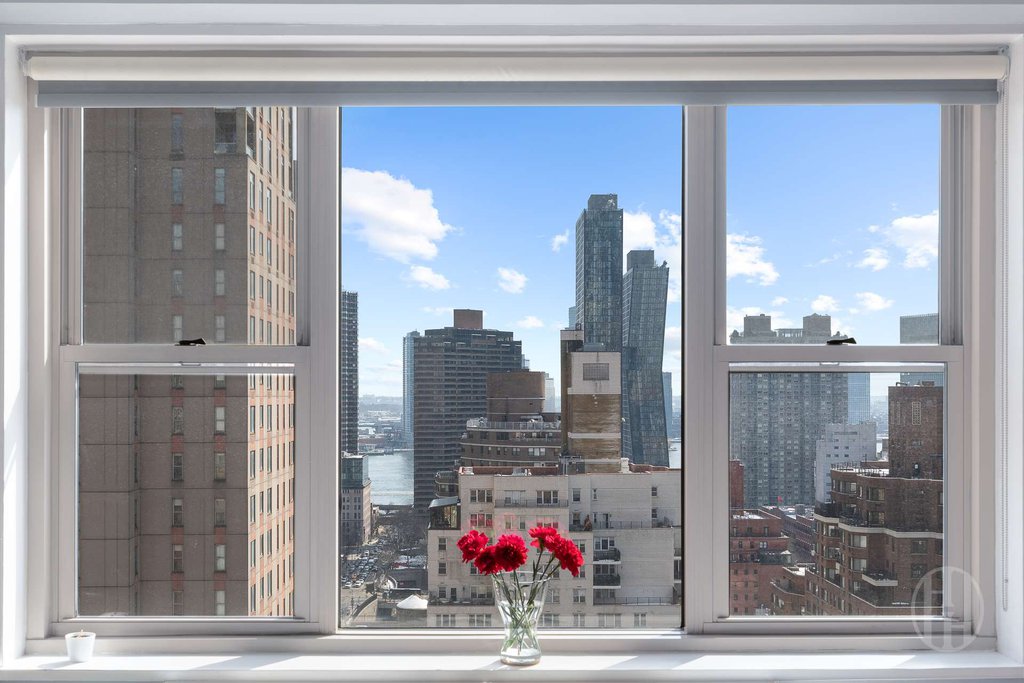 137 East 36th Street, Unit 20C photo 2