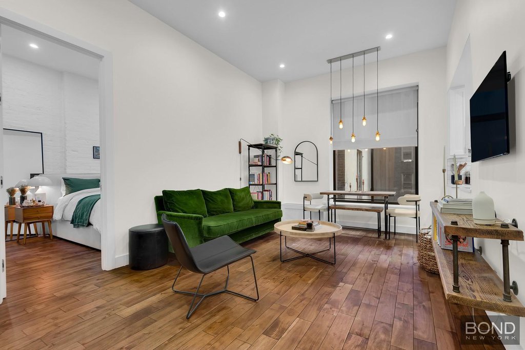 23 East 10th Street, Unit 3H photo 2