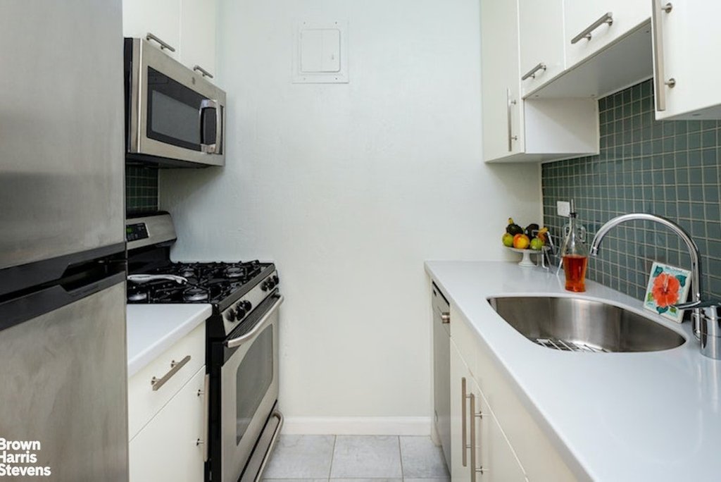 210 East 15th Street, Unit 5H photo 6