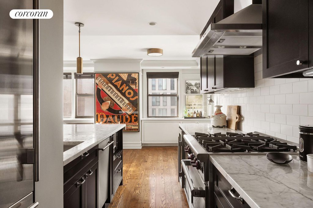 201 East 21st Street, Unit 16C photo 4