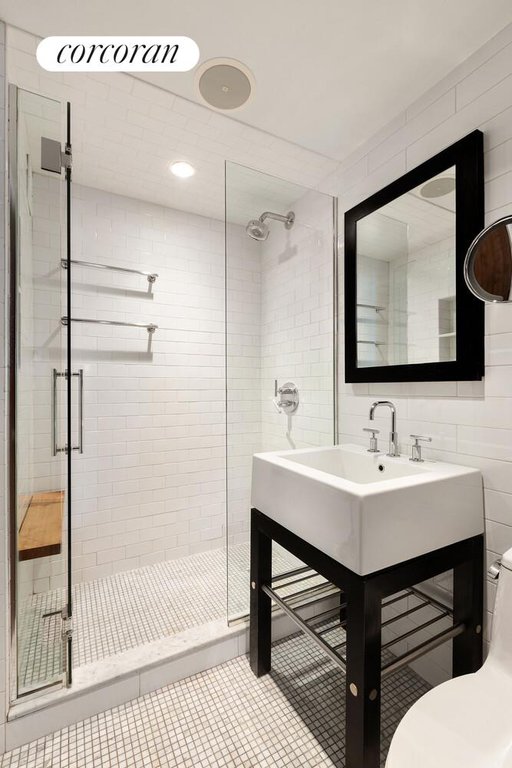 201 East 21st Street, Unit 16C photo 8