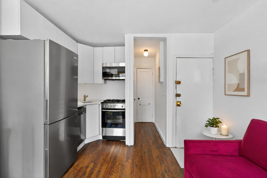 88 Horatio Street, Unit 3C photo 3