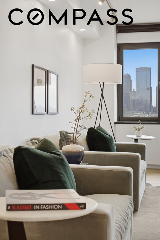 45 Sutton Place South, Unit 12L photo 4
