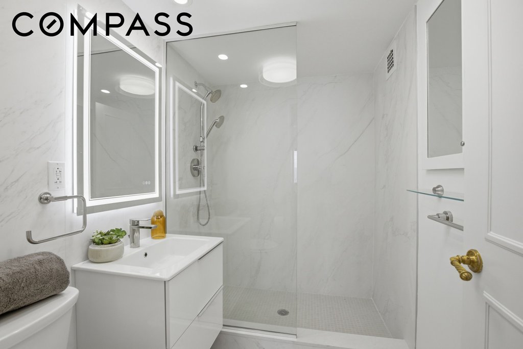 45 Sutton Place South, Unit 12L photo 11