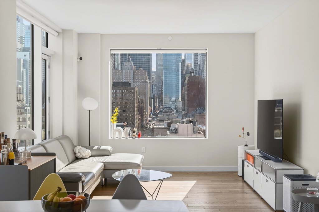 505 West 43rd Street, Unit 14A photo 3
