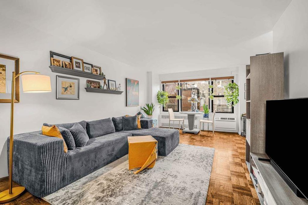 245 East 24th Street, Unit 6B