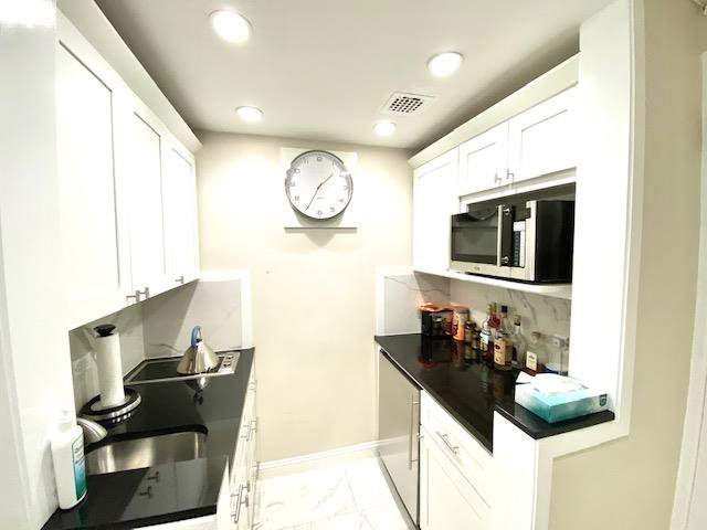 111 East 56th Street, Unit 907 photo 5
