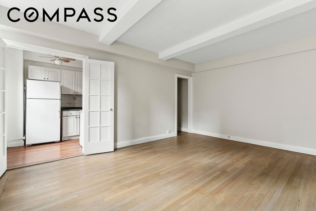 321 East 54th Street, Unit 9B photo 2