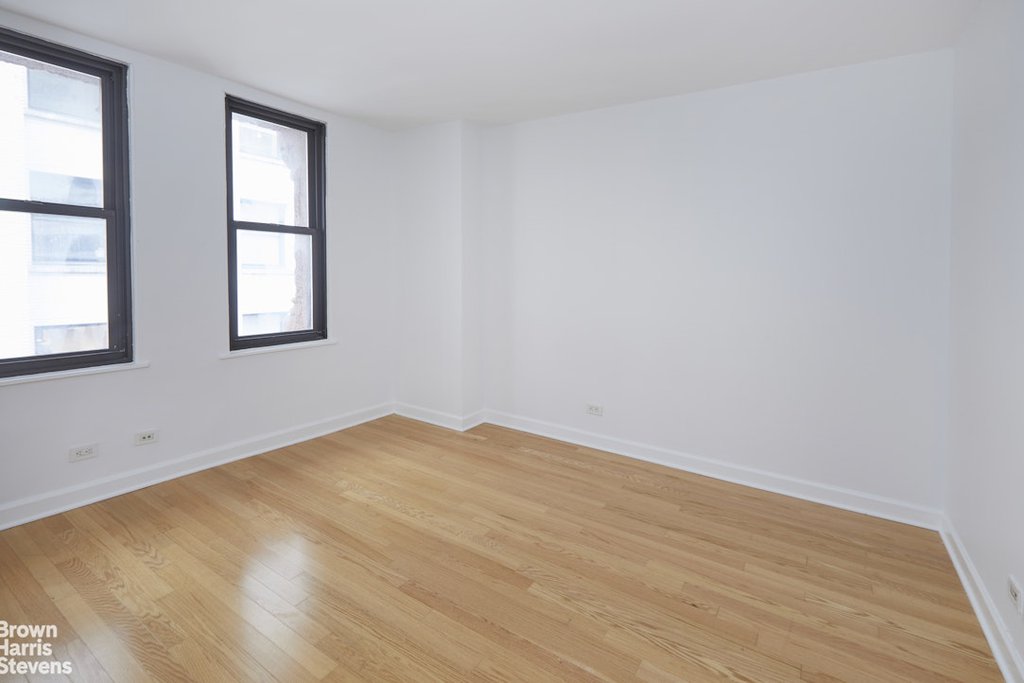 56 Pine Street, Unit 10F photo 2