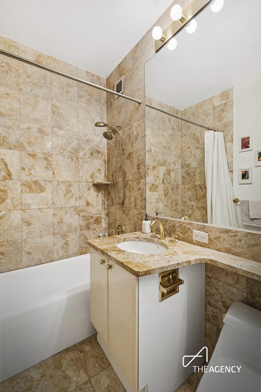 200 Riverside Boulevard, Unit 12B photo 4