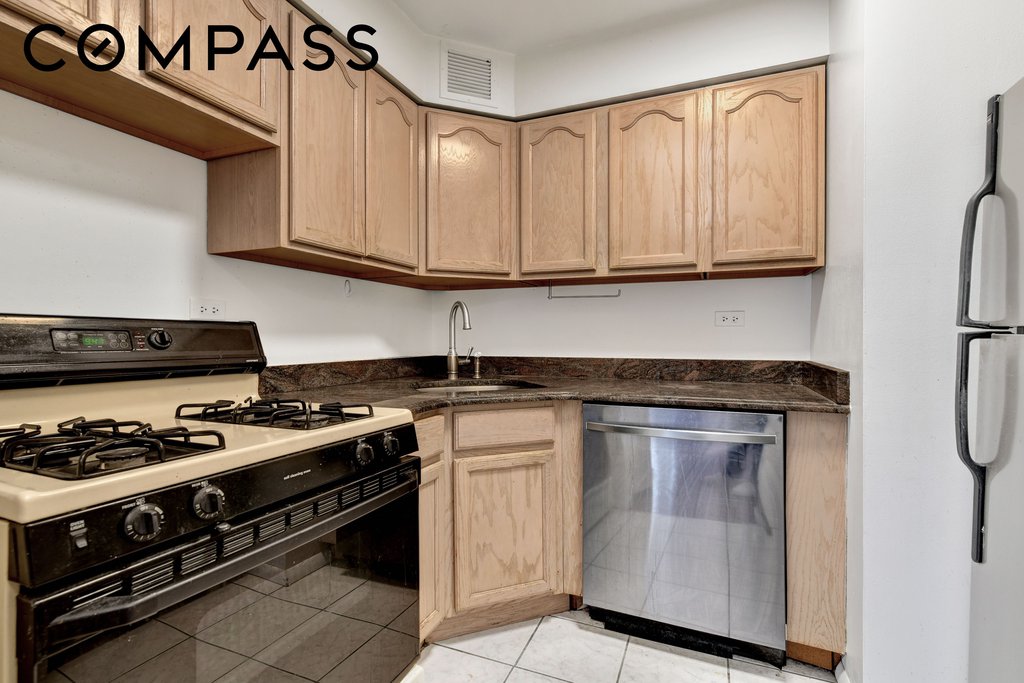 400 East 70th Street, Unit 702 photo 4