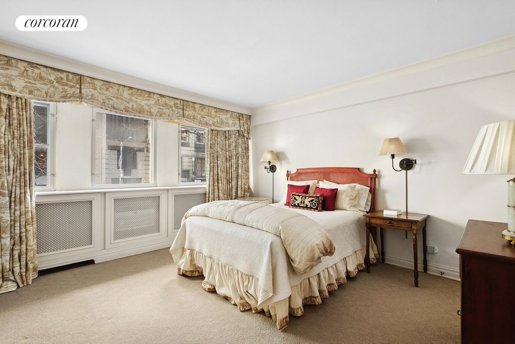 110 East 57th Street, Unit 2E photo 4