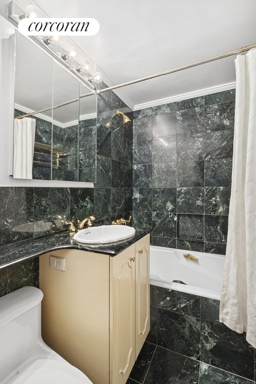 110 East 57th Street, Unit 2E photo 5