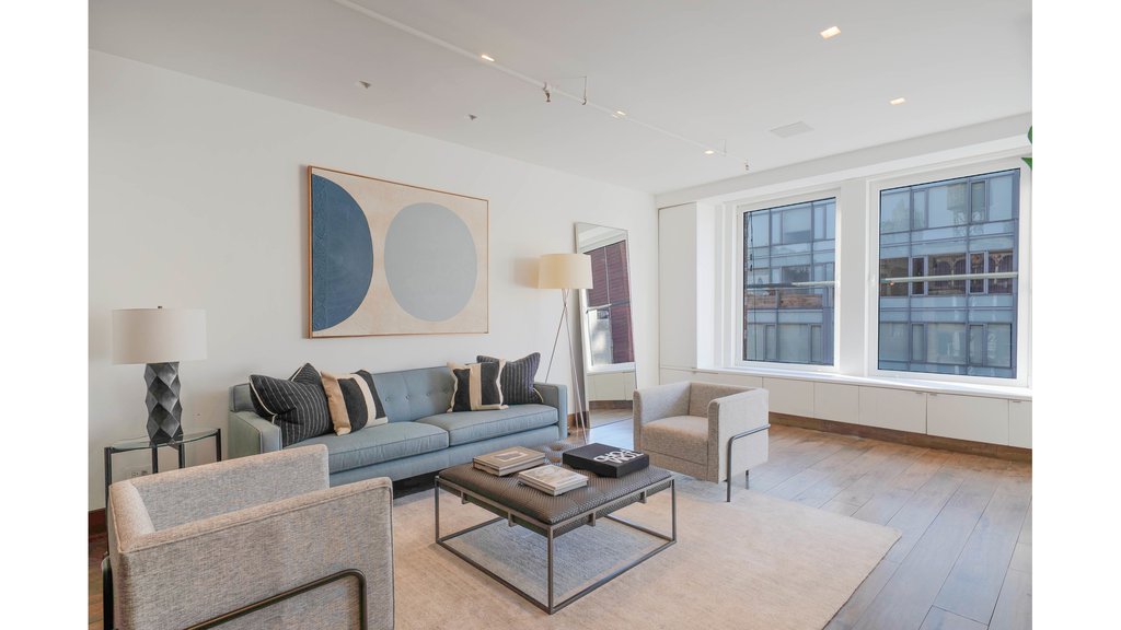 347 West Broadway, Unit 6 photo 2