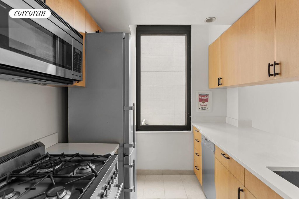 52 East End Avenue, Unit 8B photo 2