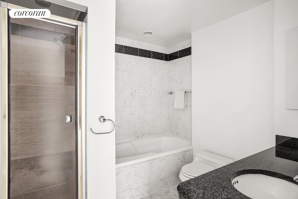 52 East End Avenue, Unit 8B photo 5
