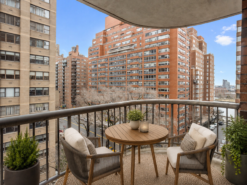52 East End Avenue, Unit 8B photo 4
