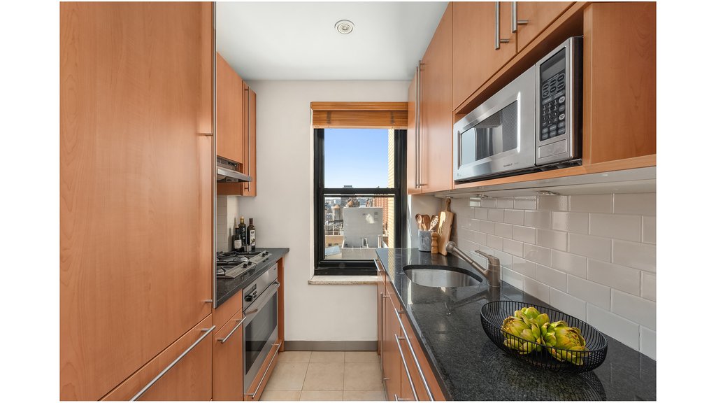 300 West 23rd Street, Unit 14M photo 4