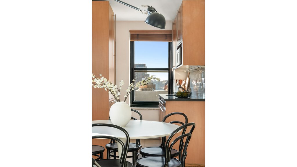300 West 23rd Street, Unit 14M photo 5