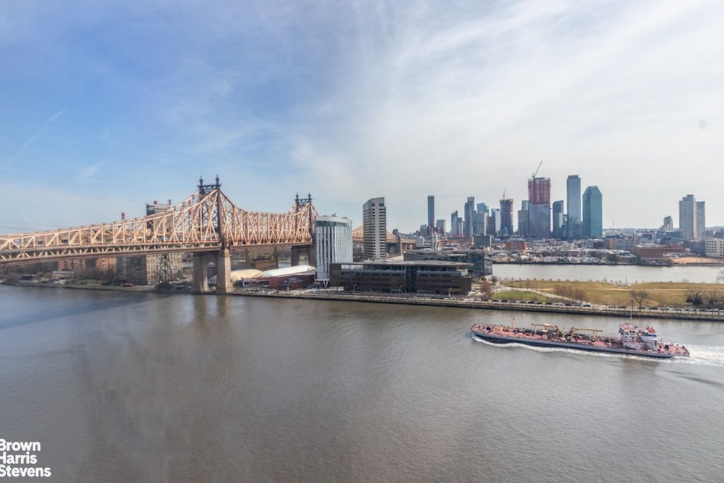 1 Sutton Place South, Unit 11A photo 4