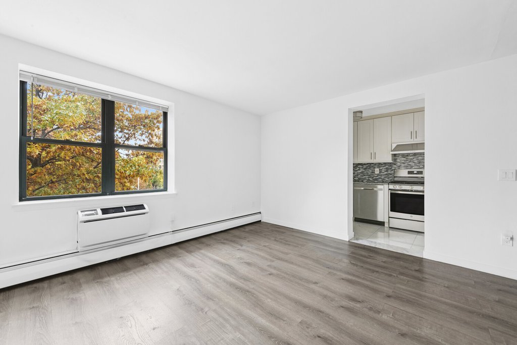 1919 Madison Avenue, Unit 317 photo 4