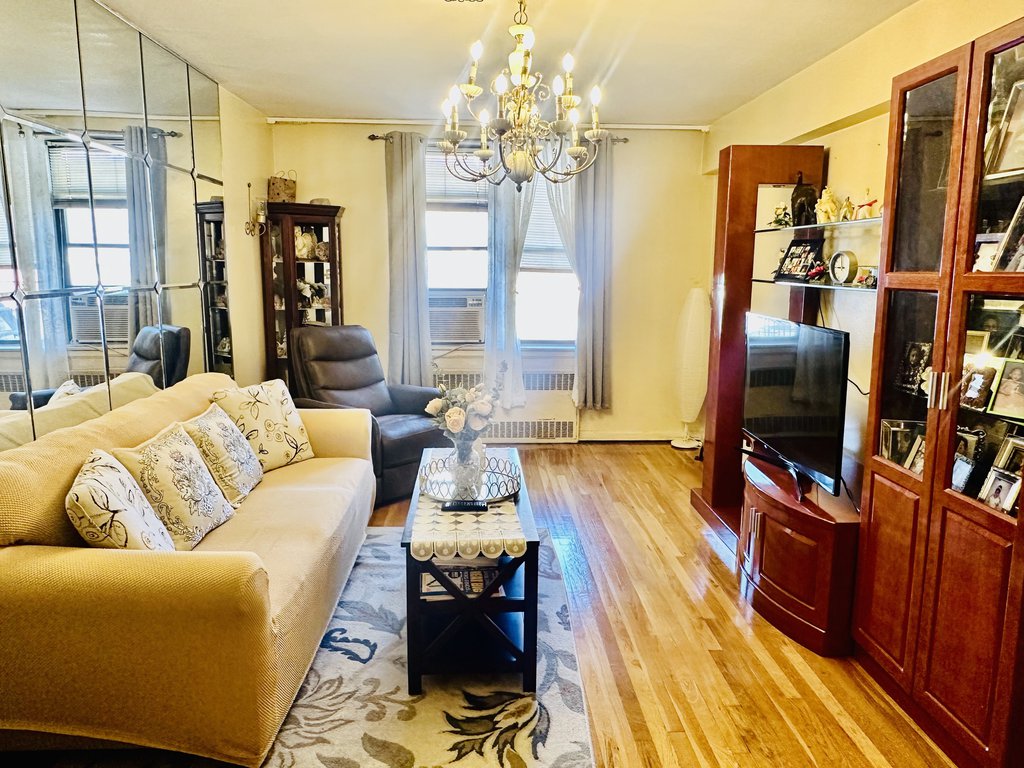 3555 Kings College Place, Unit 4A