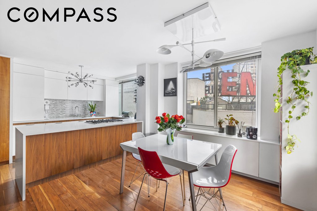 61 West 62nd Street, Unit 16D photo 2