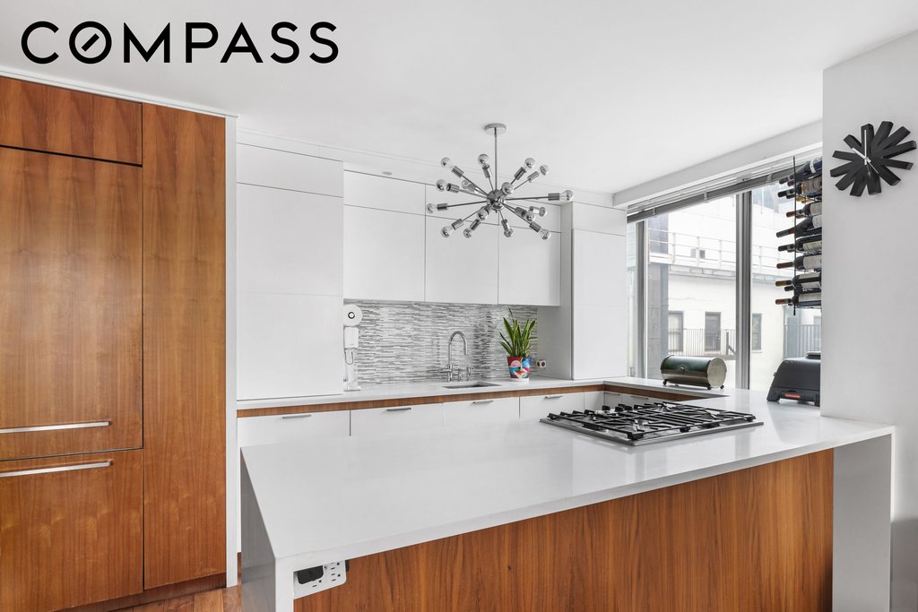 61 West 62nd Street, Unit 16D photo 3