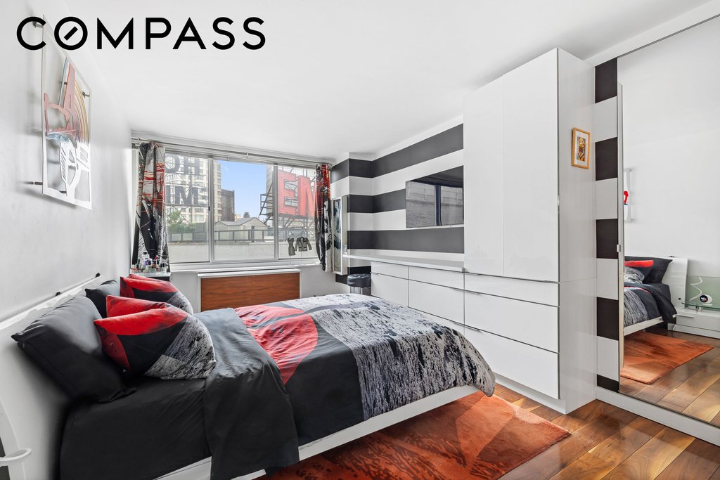 61 West 62nd Street, Unit 16D photo 5