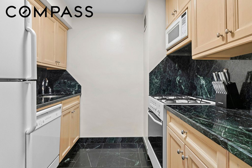 301 East 22nd Street, Unit 11S photo 2