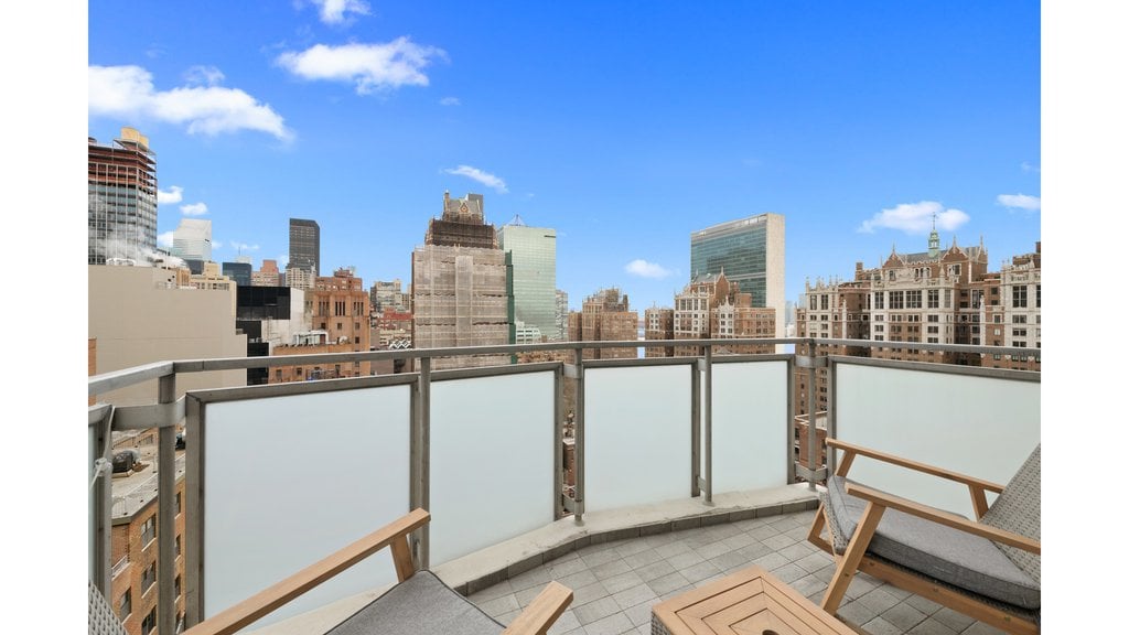 300 East 40th Street, Unit 27B photo 6