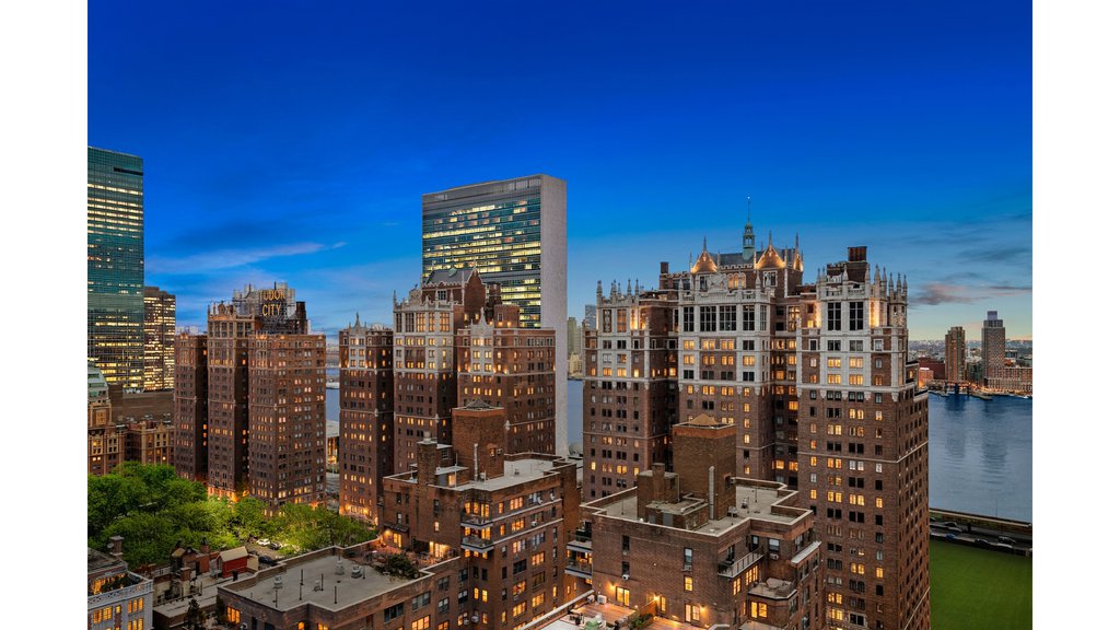 300 East 40th Street, Unit 27B photo 9