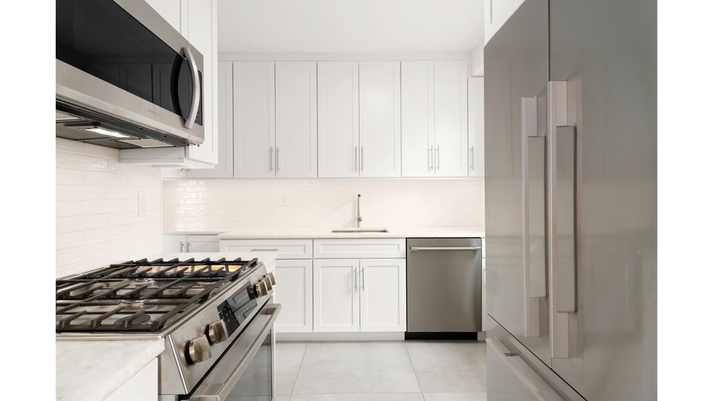 300 East 40th Street, Unit 27B photo 11
