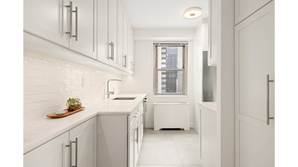 300 East 40th Street, Unit 27B photo 12