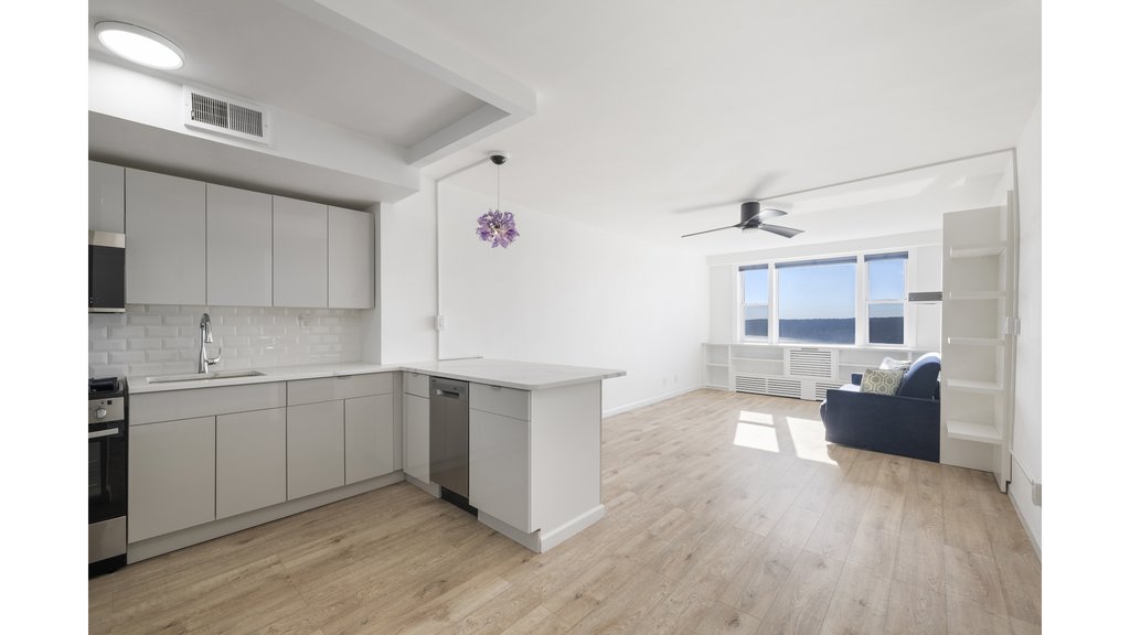 5900 Arlington Avenue, Unit 22P