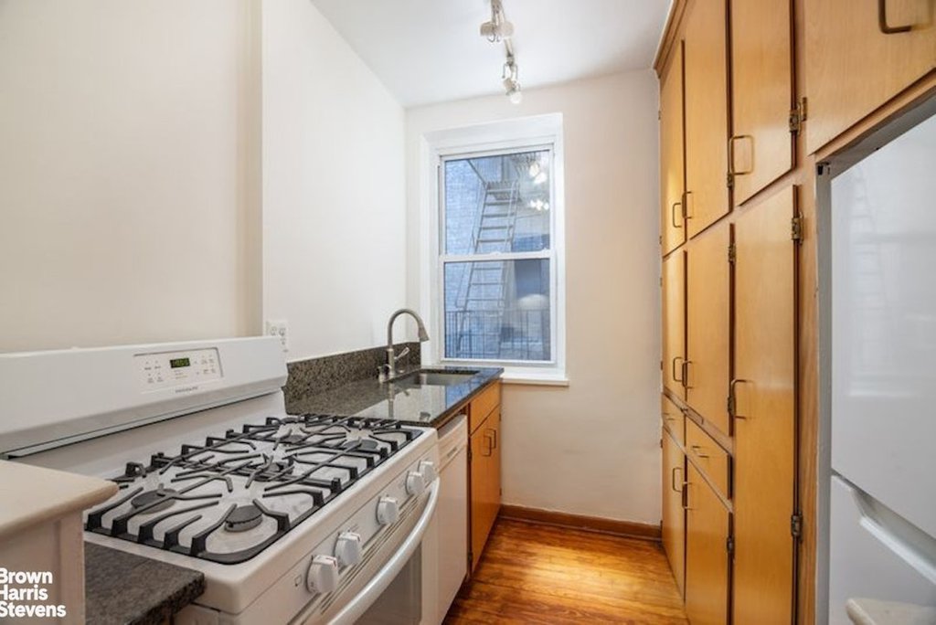 349 East 49th Street, Unit 3T photo 5