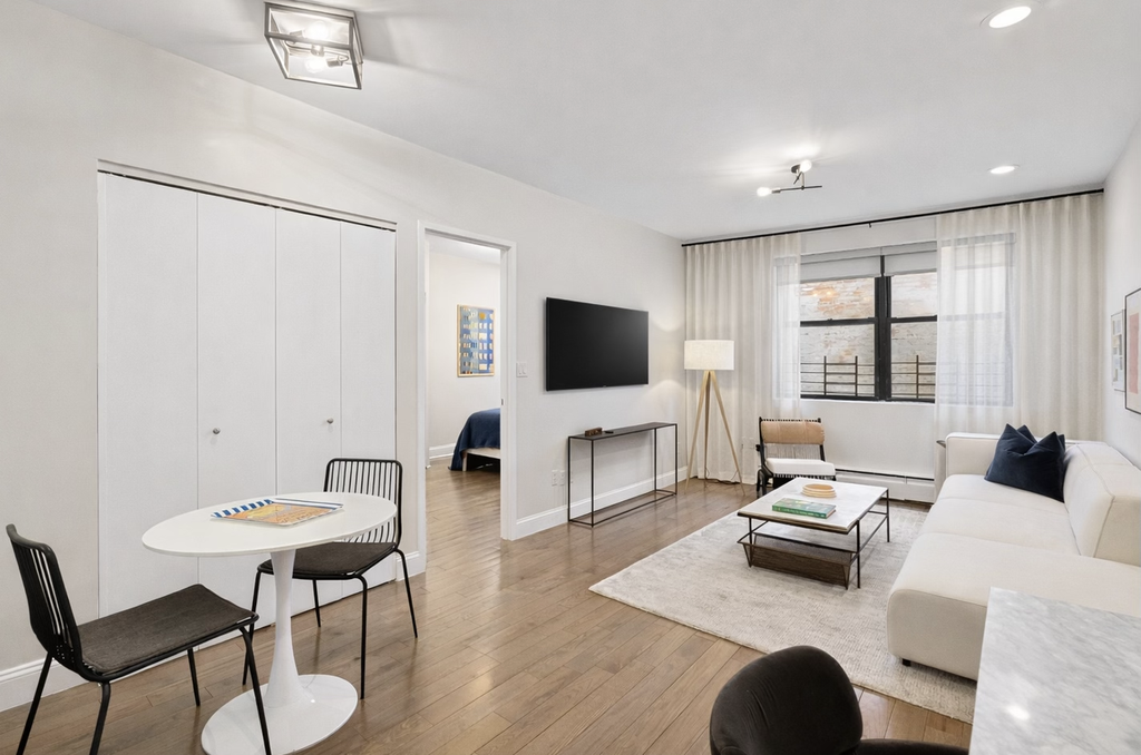 788 Ninth Avenue, Unit 5C