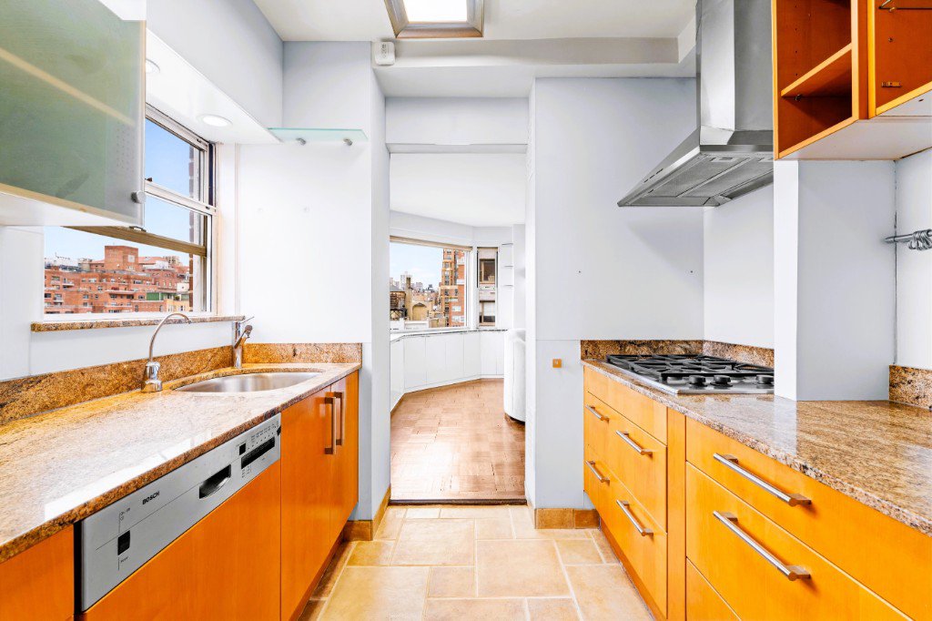 174 East 74th Street, Unit 14C photo 5