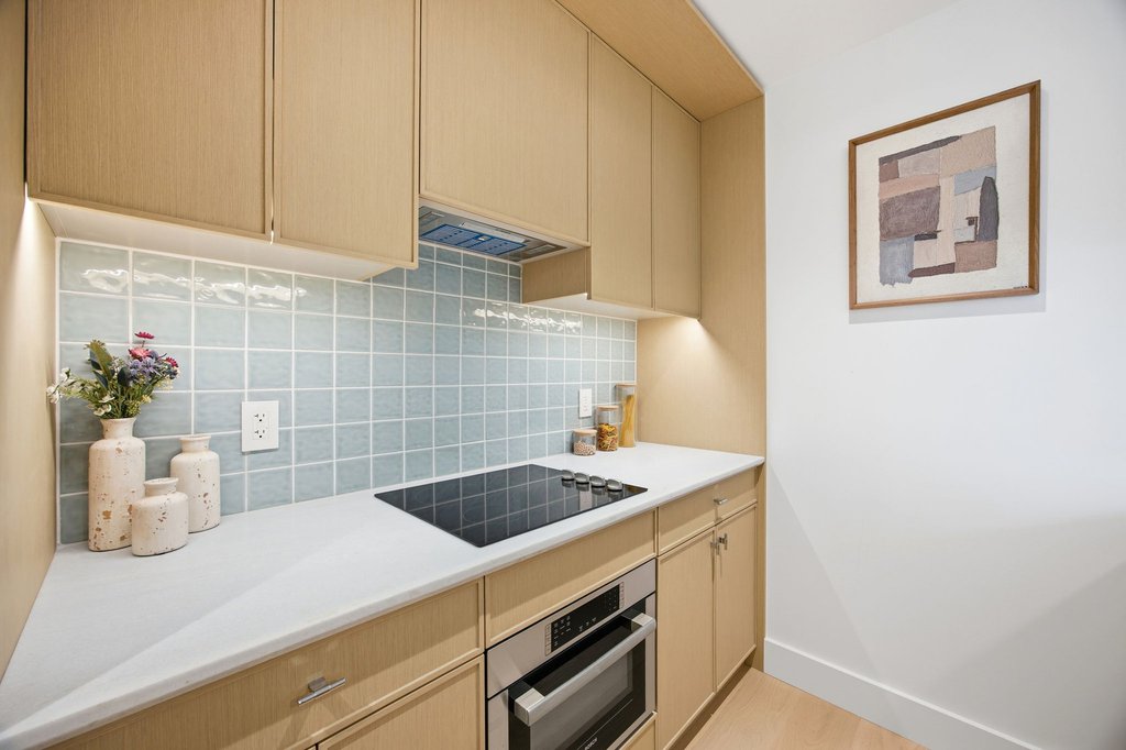 24-01 Queens Plaza North, Unit 807 photo 5