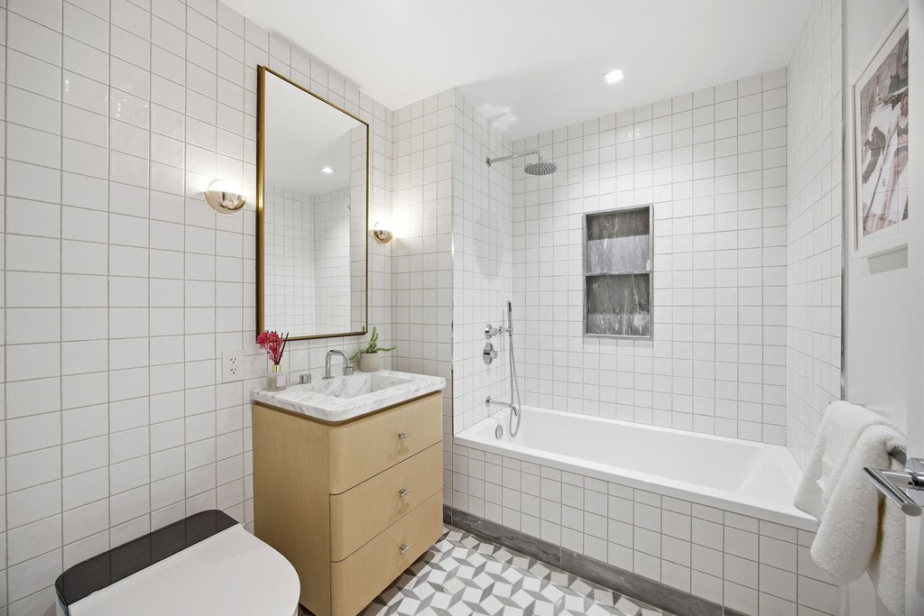 24-01 Queens Plaza North, Unit 807 photo 6