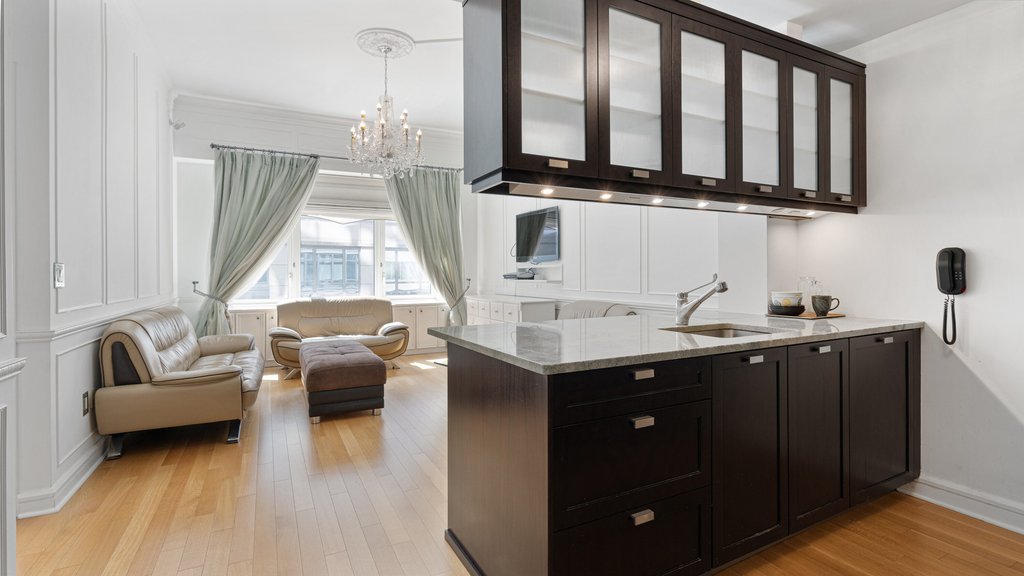 80 Riverside Boulevard, Unit 7A photo 3